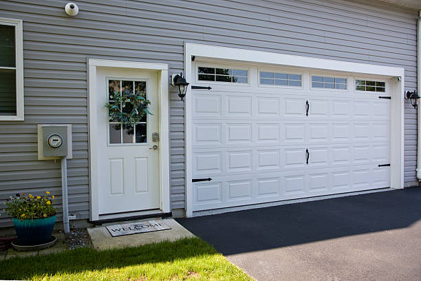 24/7 Emergency Garage Door Panel Replacement experts in Clinton, OK
